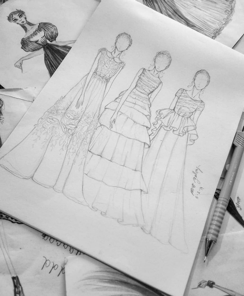 AnnaScout3_8's tweet photo. Creating✍🏻 stunning sketches of frock 🎨for my exciting new project!    behind-the-scenes  😍 https://t.co/1e0OKsNe2v