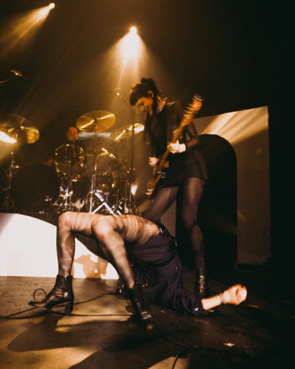 St. Vincent tweet media