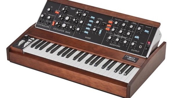 Moog Minimoog Model D
عجب هیولایی هست!
پینک فلوید هم میگن از این synth استفاده میکرد