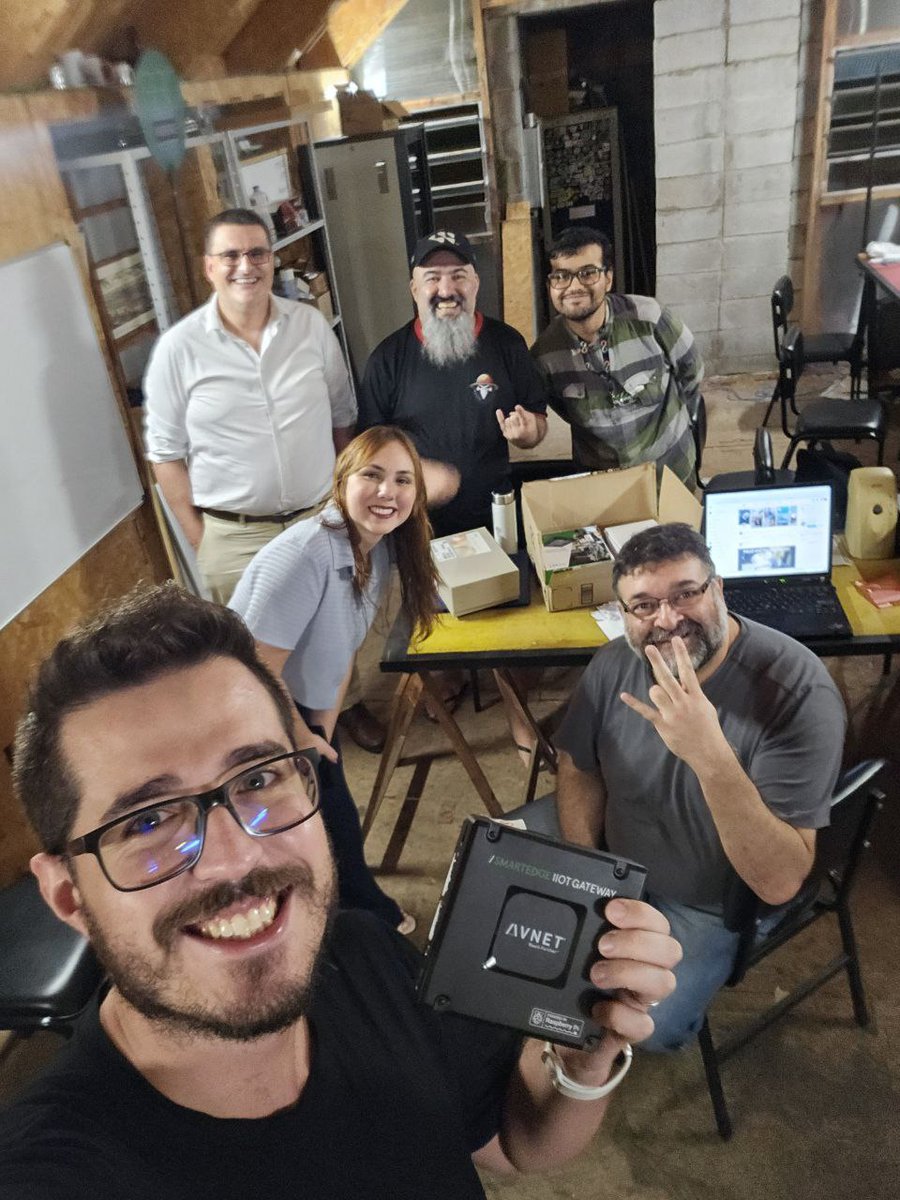 abcmakerspace's tweet photo. Na última quarta 22/05/2024 além das trocas de cards do @mastersofpwnage, tivemos conversas sobre IoT, Linux Embarcado, Raspberry Pi, automação residencial, entre outras, além das tradicionais esfihas no Wikilab. Como o Sickeira esqueceu a webcam tivemos que tirar várias fotos. https://t.co/CX6eR55oQr