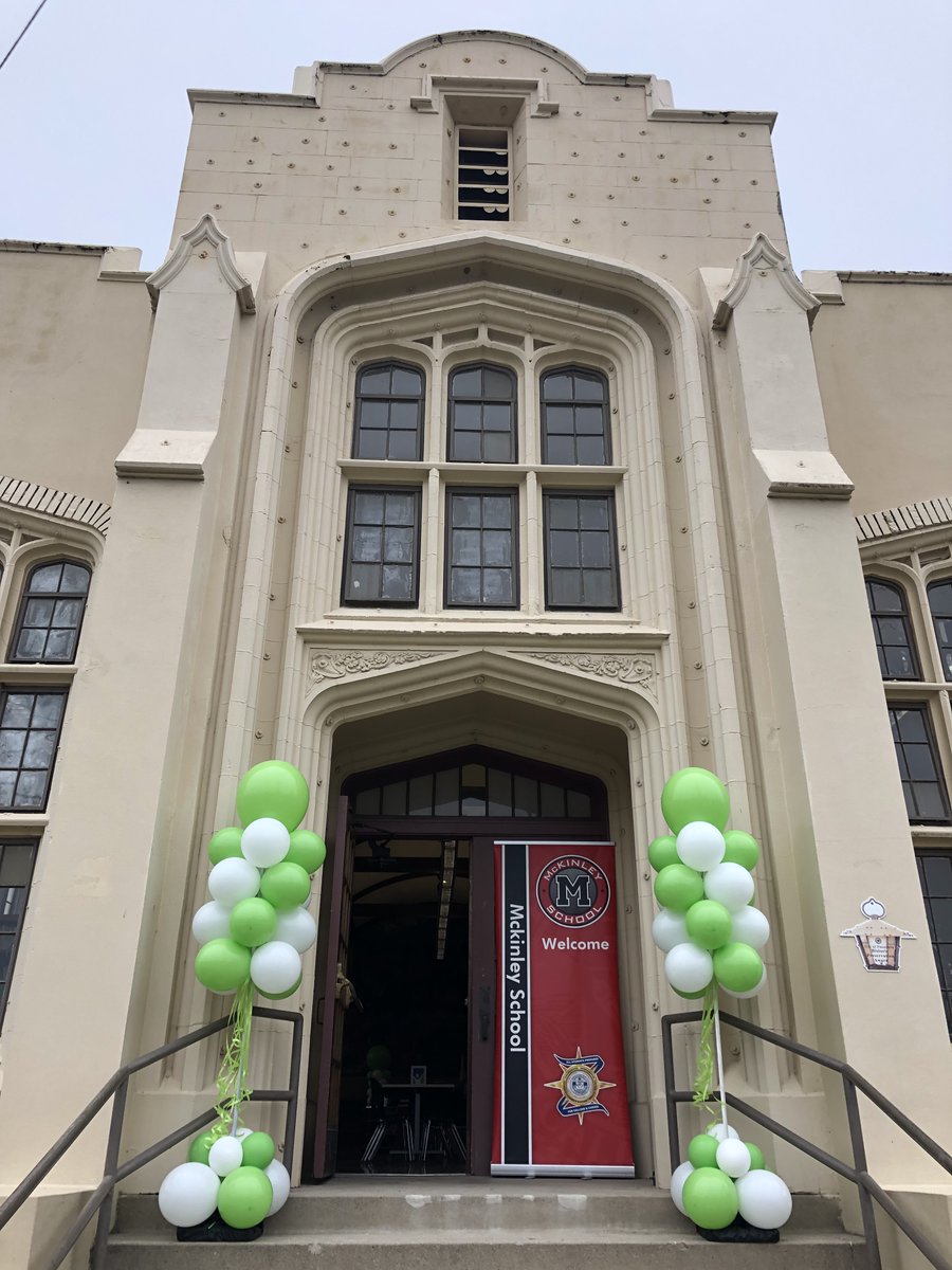 McKinley School's library gets a historic upgrade thanks to a partnership between @schoolspecialty and @rosebowlgame. Check out the stunning transformation and the surprise donation. #ExtraYardMakeover