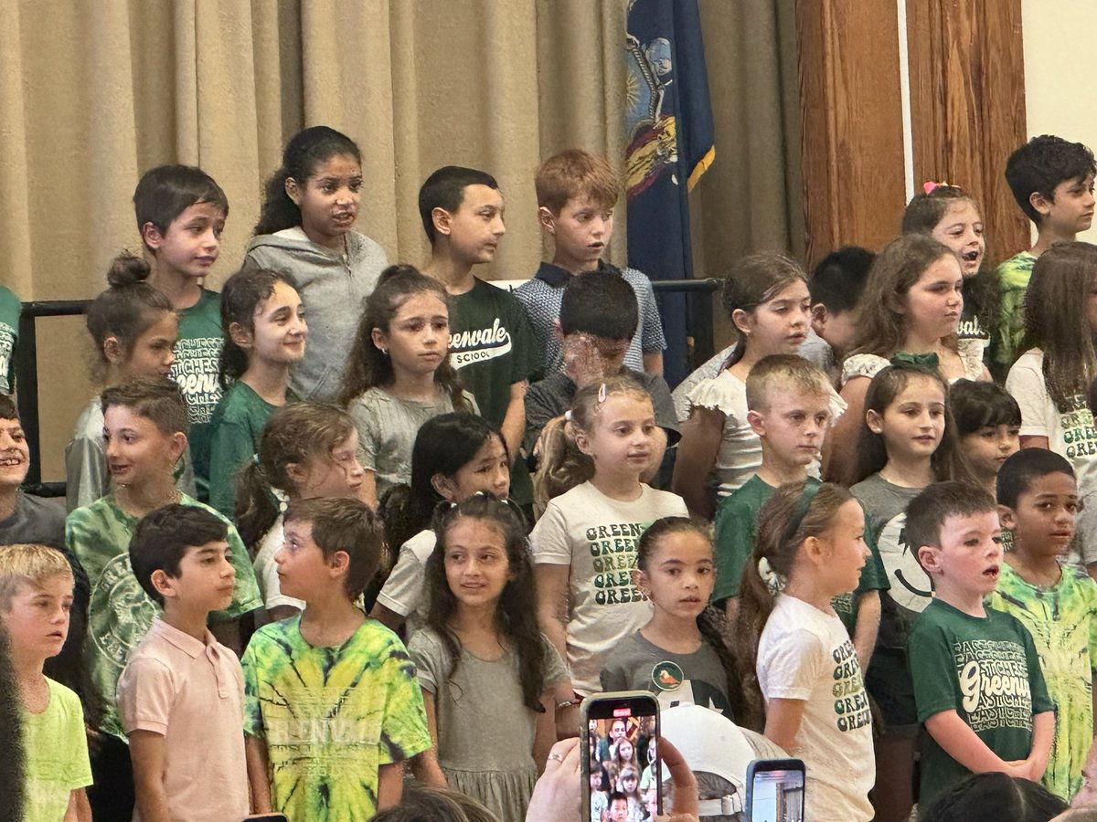 greenvale_ap's tweet photo. 2nd grade concert https://t.co/uI8mUnOuWA