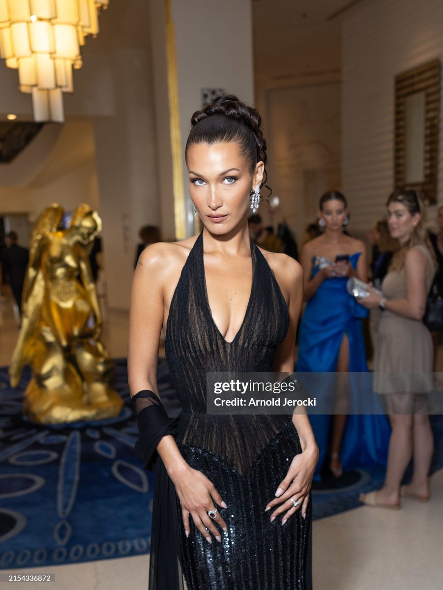 Hadid News tweet media