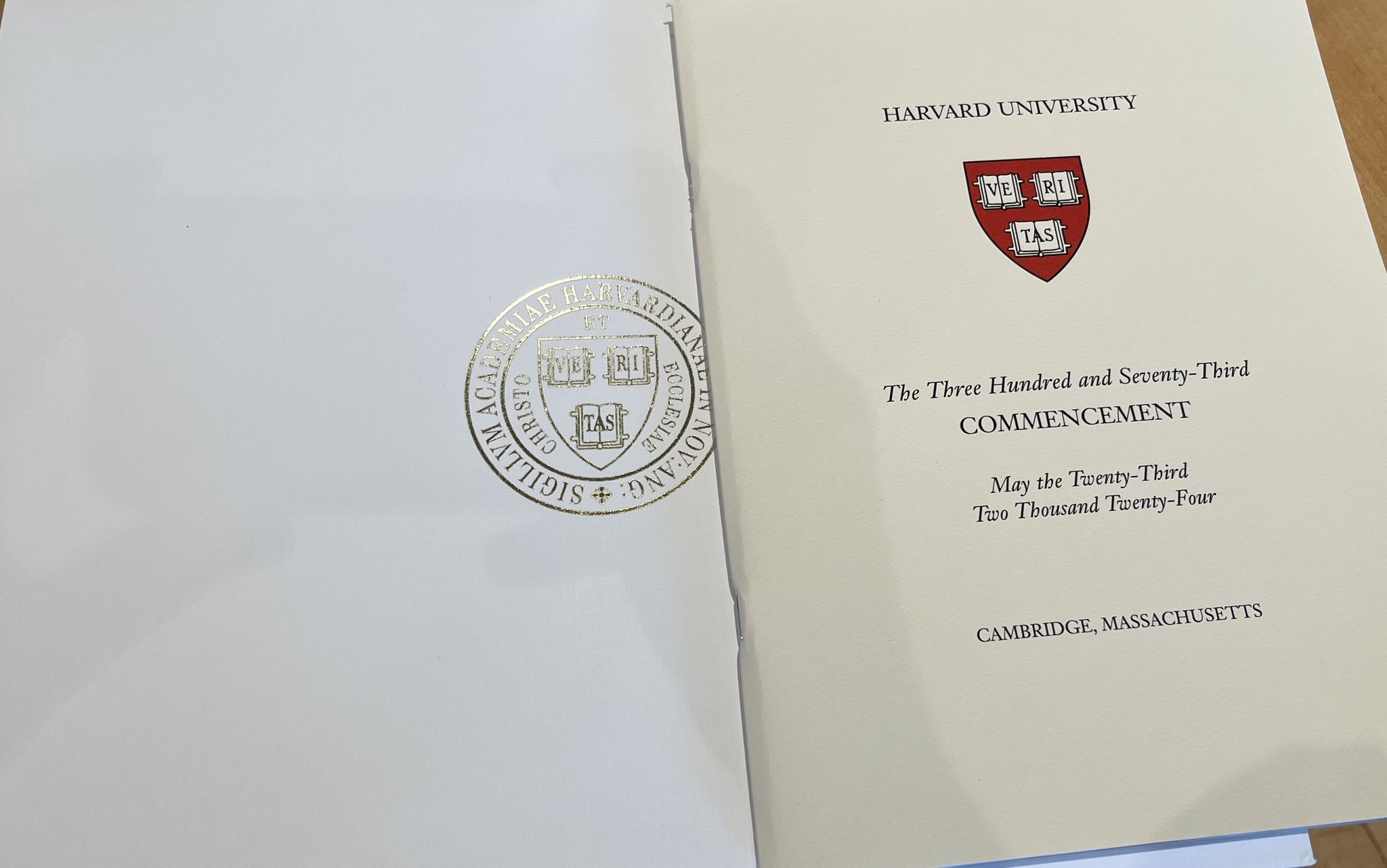 学位記 41Oxembaw5L.jpg_BO30,255,255,