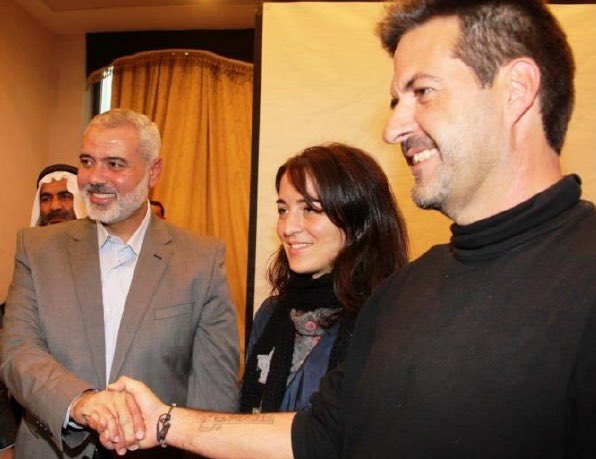 Este es Manu Pineda.
Candidato de @sumar al Parlamento Europeo y actual eurodiputado.

En una foto con dos terroristas armados.
En la otra con el líder de Hamás, Ismail Haniyeh.

¿Y a alguien le extraña que la líder de Sumar @Yolanda_Diaz_  llame a desaparecer Israel usando el