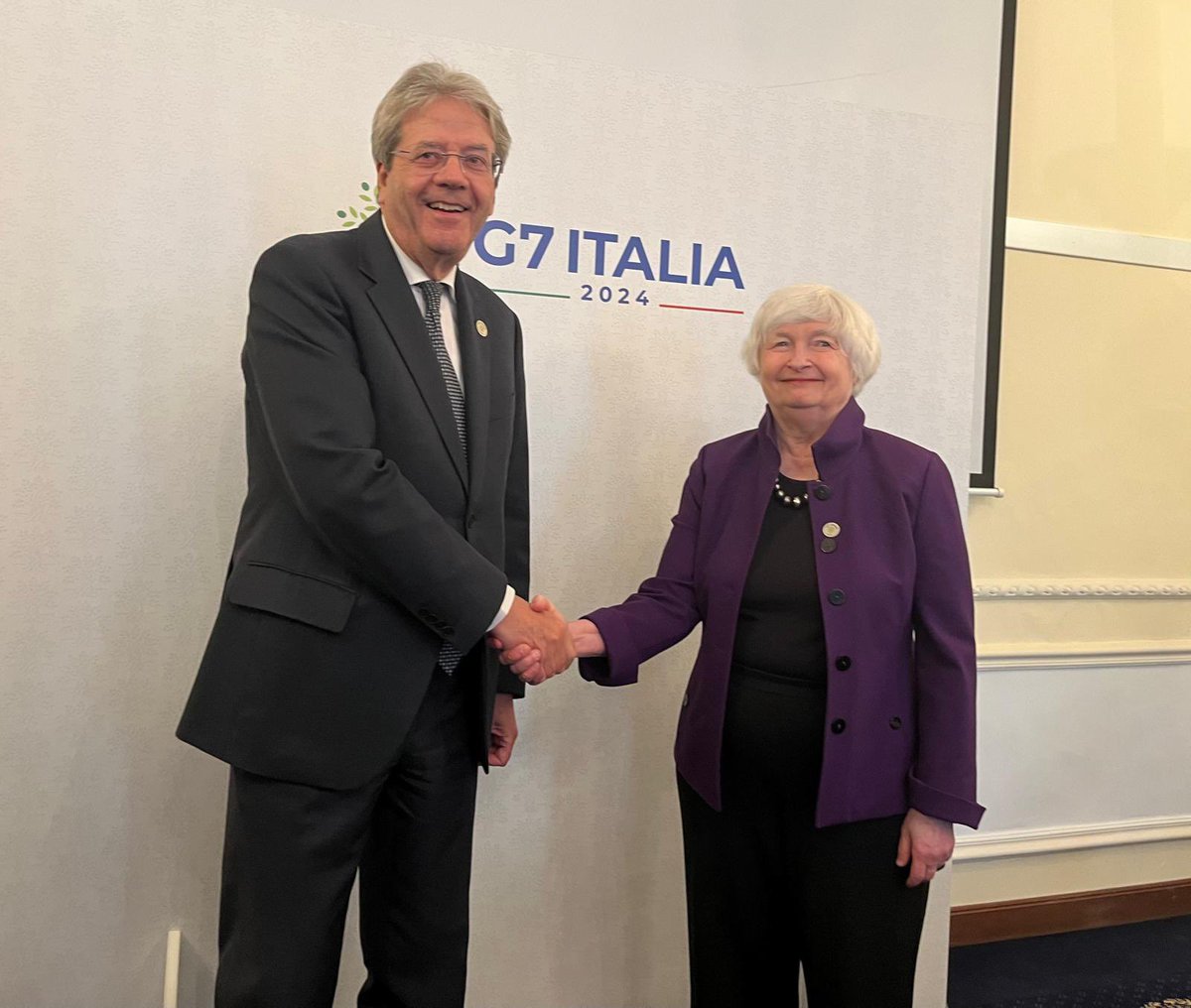 🇪🇺🇺🇸 Pleasure to meet my friend @SecYellen in #Stresa ahead of the #G7 finance ministerial. Working closely together to ensure Ukraine 🇺🇦 continues to receive the support it needs