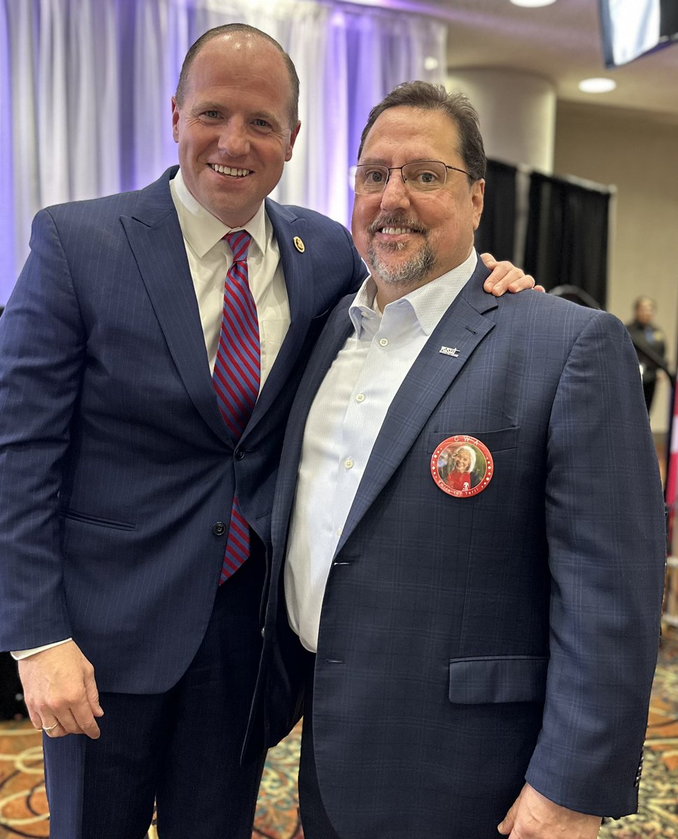 Proud to be with @NYSUTWNY leaders at the @WNYALF Awards dinner. #Solidarity with all our union siblings. @NYSAFLCIO @nysut @RepTimKennedy