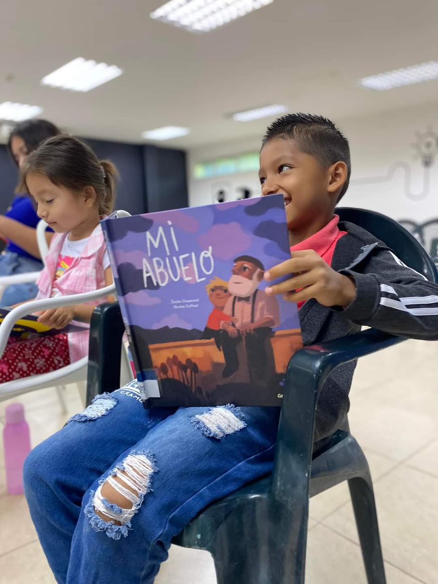 Hoy fuimos a leer junto a los niños de Pueblo Nuevo. Seguimos con las #BibliotecasActivas de la @CasadelaCultura