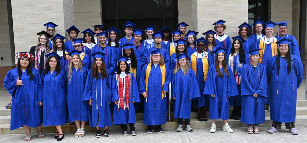 drkylejones's tweet photo. Congratulations 2024 Seniors!!! https://t.co/2a6E4r3AqN https://t.co/cjRaFAoVvJ