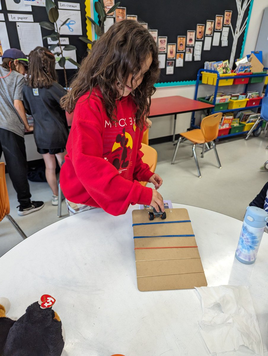 MsBarringtonCG's tweet photo. Exploring friction today! @ChristinaGFMPSD @FMPSD #iteachthird #iteachfourth #scienceisfun #simplemacines #grade3and4isneverabore https://t.co/cCZsmhymhF
