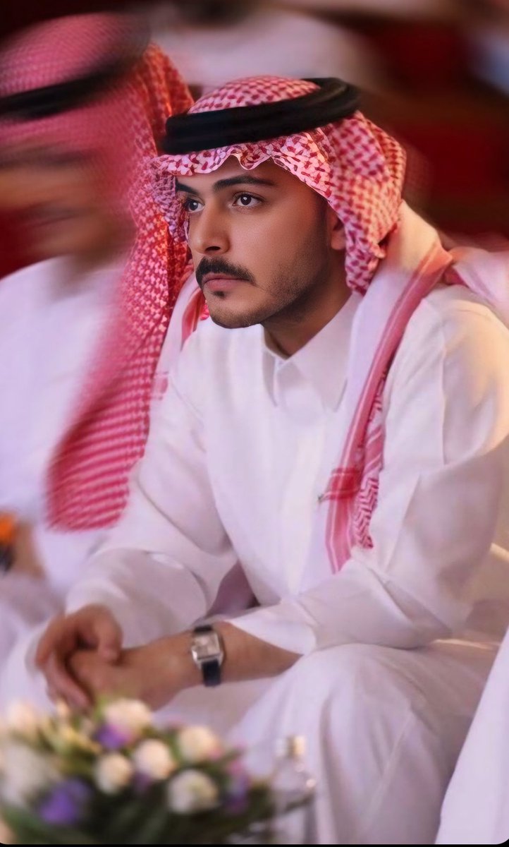 قنوع بـ كل شي إلا في تقديري لذاتي 
ماتليق فيني الهوامش وانا عنوان واضح 🤍🦅
#سلطان_بن_نايف #قروب_سي
