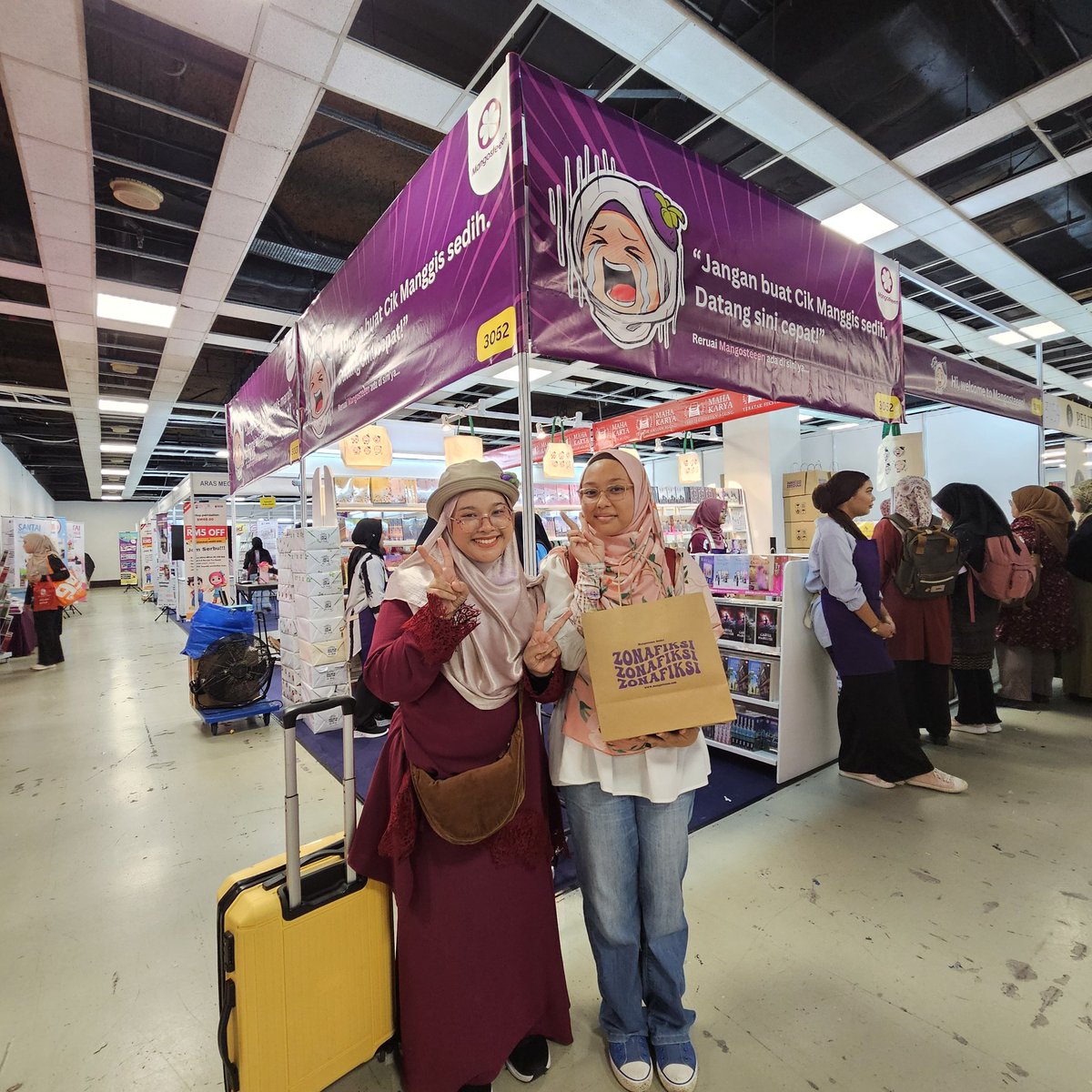 mangosteeenbook's tweet photo. Yayyyy! #PBAKL2024 sudah bermula!

Cari reruai Mangosteeen di Tingkat 3 - Dewan Tun Razak 3 - Belakang reruai @Karangkraf tau! https://t.co/j1EH7dQabV
