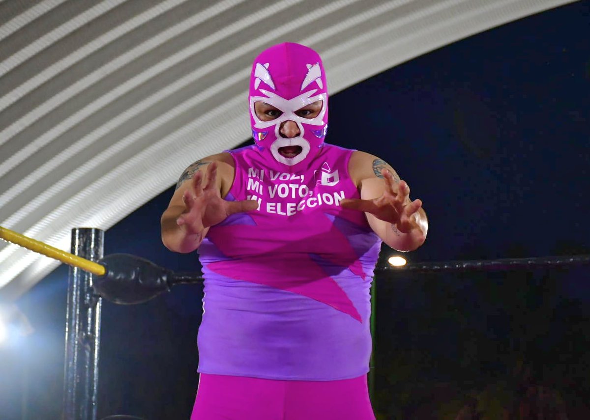 ople_Ver's tweet image. #ActividadesOPLEV 🗳️ #Cosoleacaque disfrutó de una tarde de #LuchaLibreTripleV: "Voz, Voto, Veracruz", donde niñas, niños y adultos acompañaron a Defensor Democrático🦸‍♂️, Mascarita Democrática🦸‍♀️ y a la Reina de la Inclusión🦸🏻en su lucha contra el abstencionismo electoral.
🧵