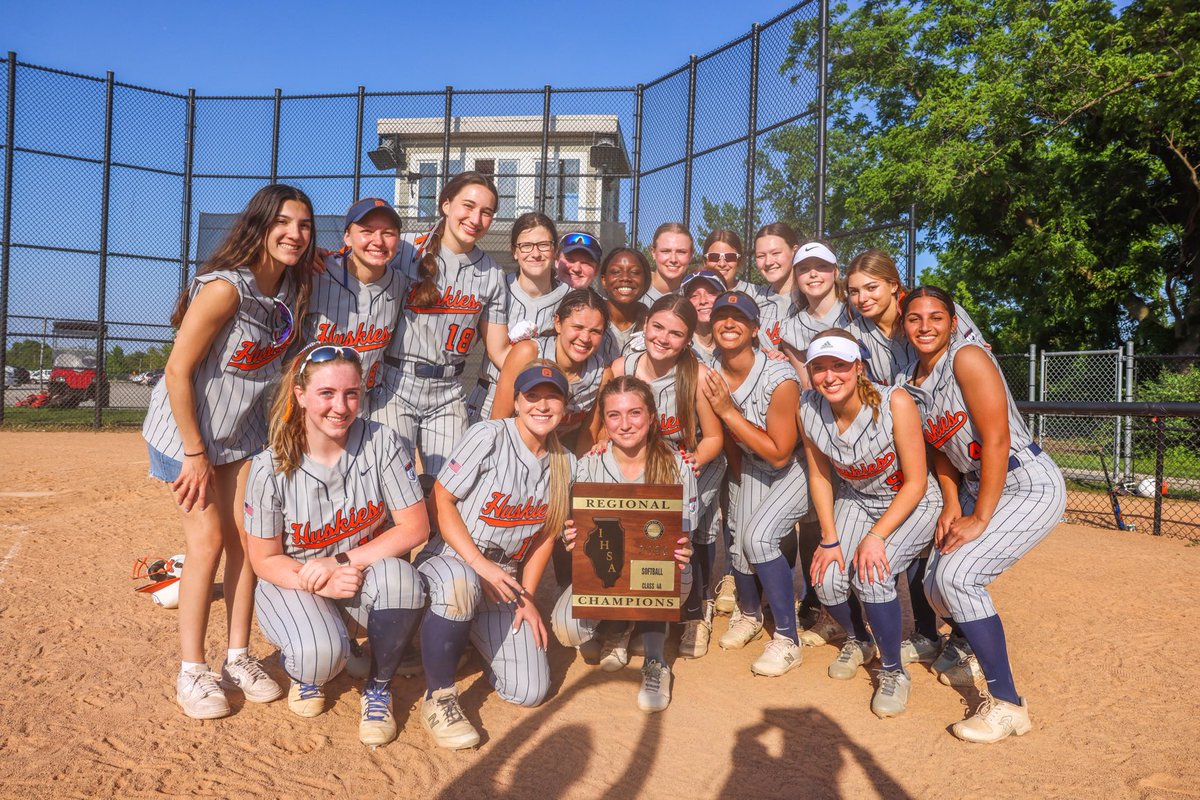 OPRFSoftball (@oprfsoftball) on Twitter photo Huskies win Game 1, 11-1 over the host Niles West to win the Regional Championship. <a href="/annatopel17/">Anna Topel ‘25</a> went the distance in the circle striking out 9. She also helped her own cause with a 💣 and a triple. <a href="/ghronek2025/">Gloria Hronek</a> had 3 hits (2 runs). Other players with two hits included Huskies win Game 1, 11-1 over the host Niles West to win the Regional Championship. <a href="/annatopel17/">Anna Topel ‘25</a> went the distance in the circle striking out 9. She also helped her own cause with a 💣 and a triple. <a href="/ghronek2025/">Gloria Hronek</a> had 3 hits (2 runs). Other players with two hits included