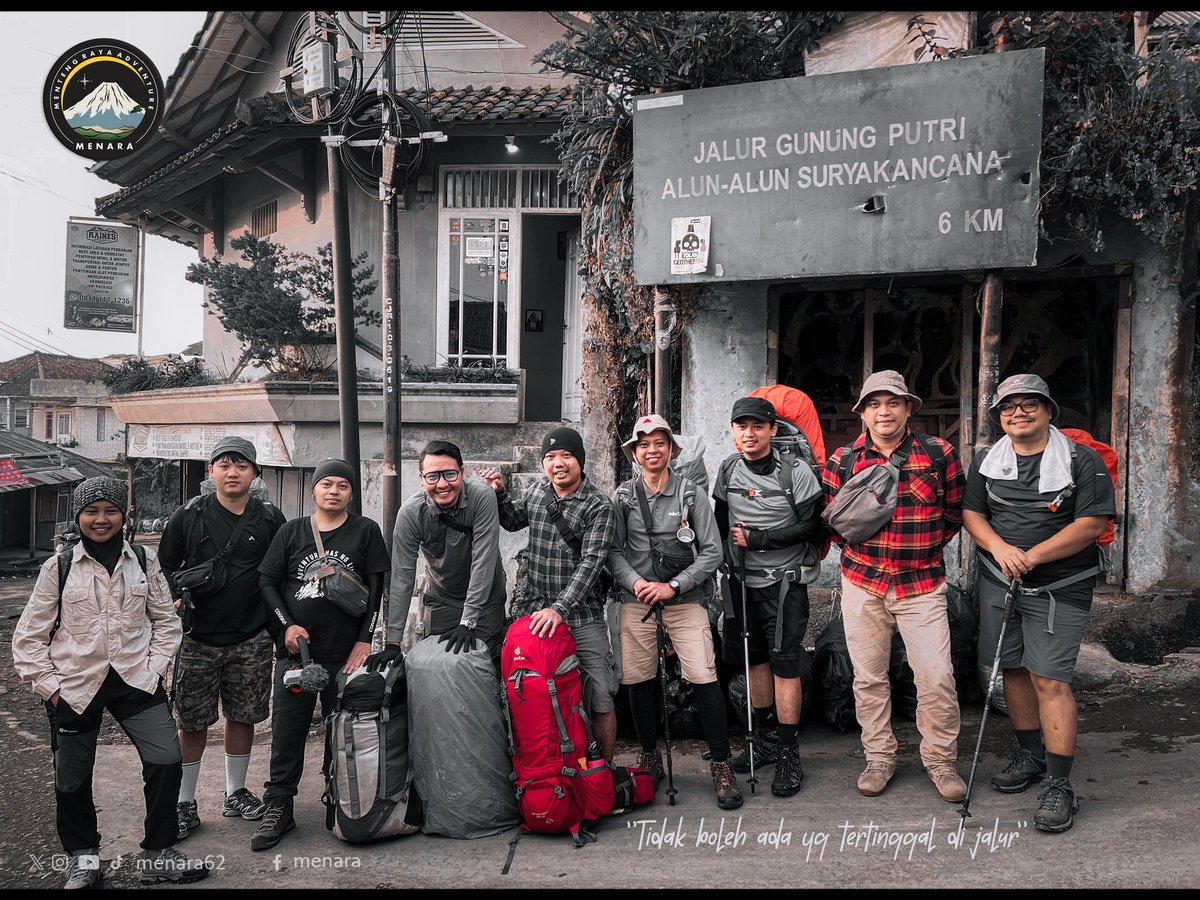 Tidak boleh ada yang tertinggal di jalur, selain jejak. 

#menara62 
#gedepangrango 
#gedeviaputri 
#suryakencana