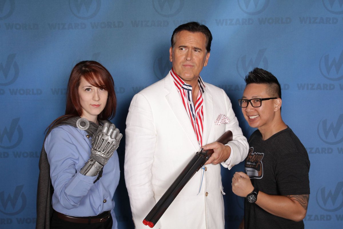 GroovyBruce's tweet photo. Cons are always the best way to meet your favorite performer in the flesh. https://t.co/93gjtcVC0y