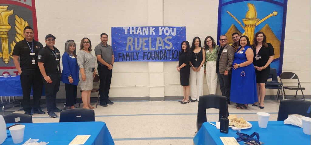 celestecjacquez's tweet photo. Thank you to the Ruelas Family Foundation that not only provided scholarships to our Osos, but also provided a fabulous luncheon for our students and College Readiness Team! Thank you for the continued support! @rgandarilla99 @JesseHHdz @ETS_UTEP https://t.co/thfgBtAn08