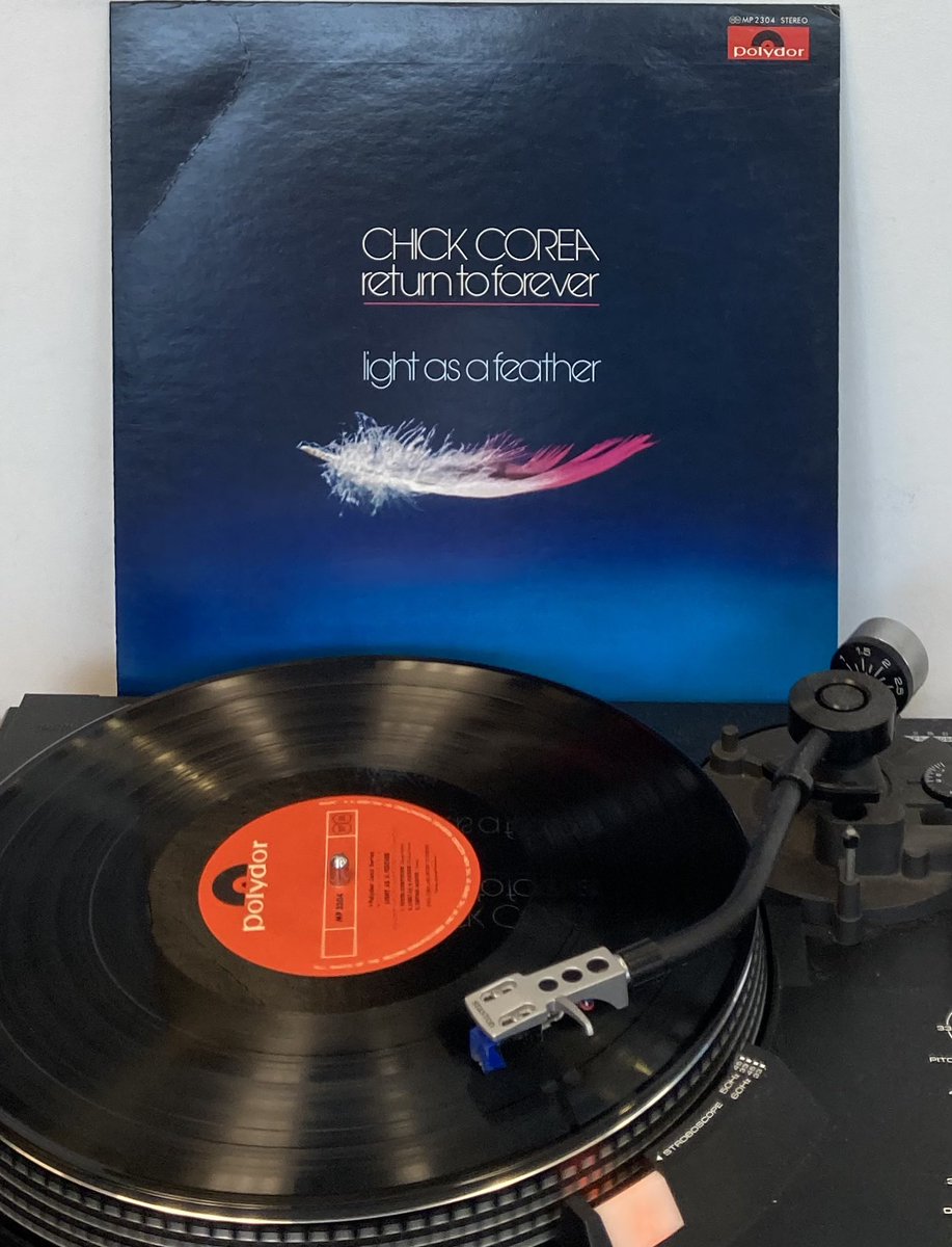 おはようございます！オープン
NOW PLAYING
CHICK COREA RETURN TO FOREVER／LIGHT AS A FEATHER
1972 ポリドール　MP 2304

曲の後半でフローラプリムのボーカルが絡みスパークしていく感がたまらない！