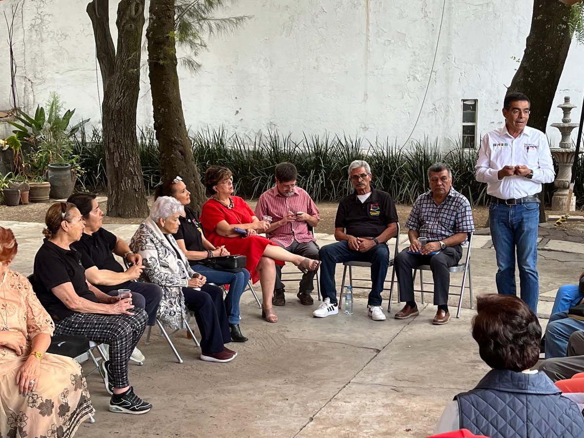 EnriqueJacobR's tweet photo. 🤝Sostuvimos una reunión vecinal en el Circuito Escultores de Ciudad Satélite. Gracias por venir escuchar nuestras propuestas. #ConTuConfianza #VamosPorMás
.
.
.
#EnriqueJacob #DTTO30 https://t.co/FwBPqIx1Aj