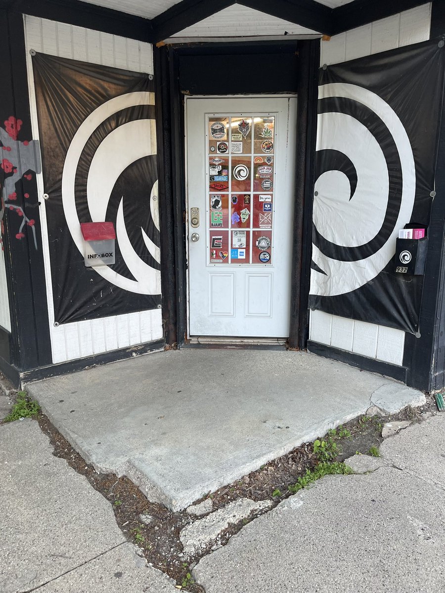 Cooper414MKE2's tweet photo. I do love Brazilian Jiu Jitsu because it is awesome. And I I use to do Taekwondo 12 years back in the day. I am not going to stop to do this Brazilian Jiu Jitsu BJJ #BrazilianJiuJitsu #BJJ #MixMartialArts #NeverGoingToStop #WorkOut #Skateboarding #LiveStreamer #VideoGames #TwitchTv