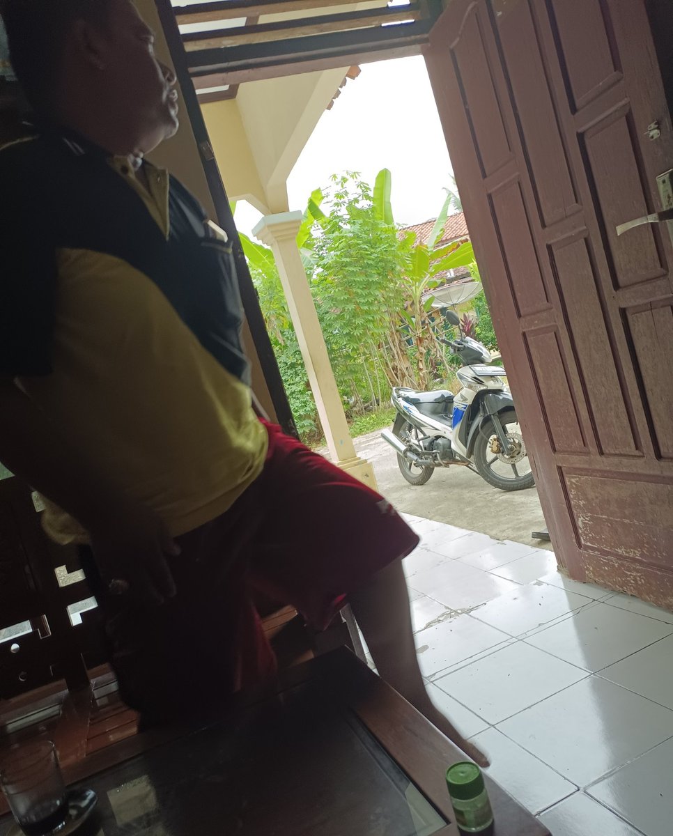 PartaiSocmed's tweet photo. BREAKING!!
Tadi pagi seorang warga Cisuru, Cipari, Cilacap didatangi dan ditekan oleh orang yg mengaku perwakilan kantor kepala desa untuk meminta kami menghapus postingan dibawah ini. Namanya Eko. 
Cc: @DivHumas_Polri @KejaksaanRI @kemendagri https://t.co/QWoZkEMS8X