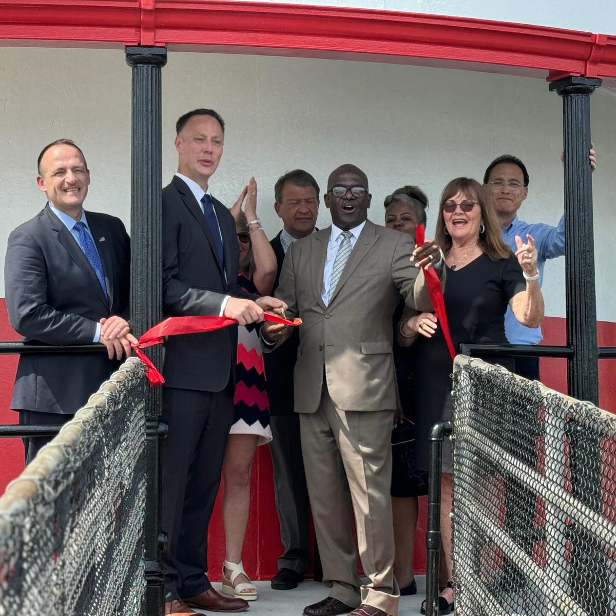Westchester County Executive George Latimer reopened the Tarrytown Lighthouse in Sleepy Hollow. A ribbon-cutting ceremony was held in commemoration of the completion of the $3.4 million capital project to fully revamp and rehabilitate the structure’s historic interior and