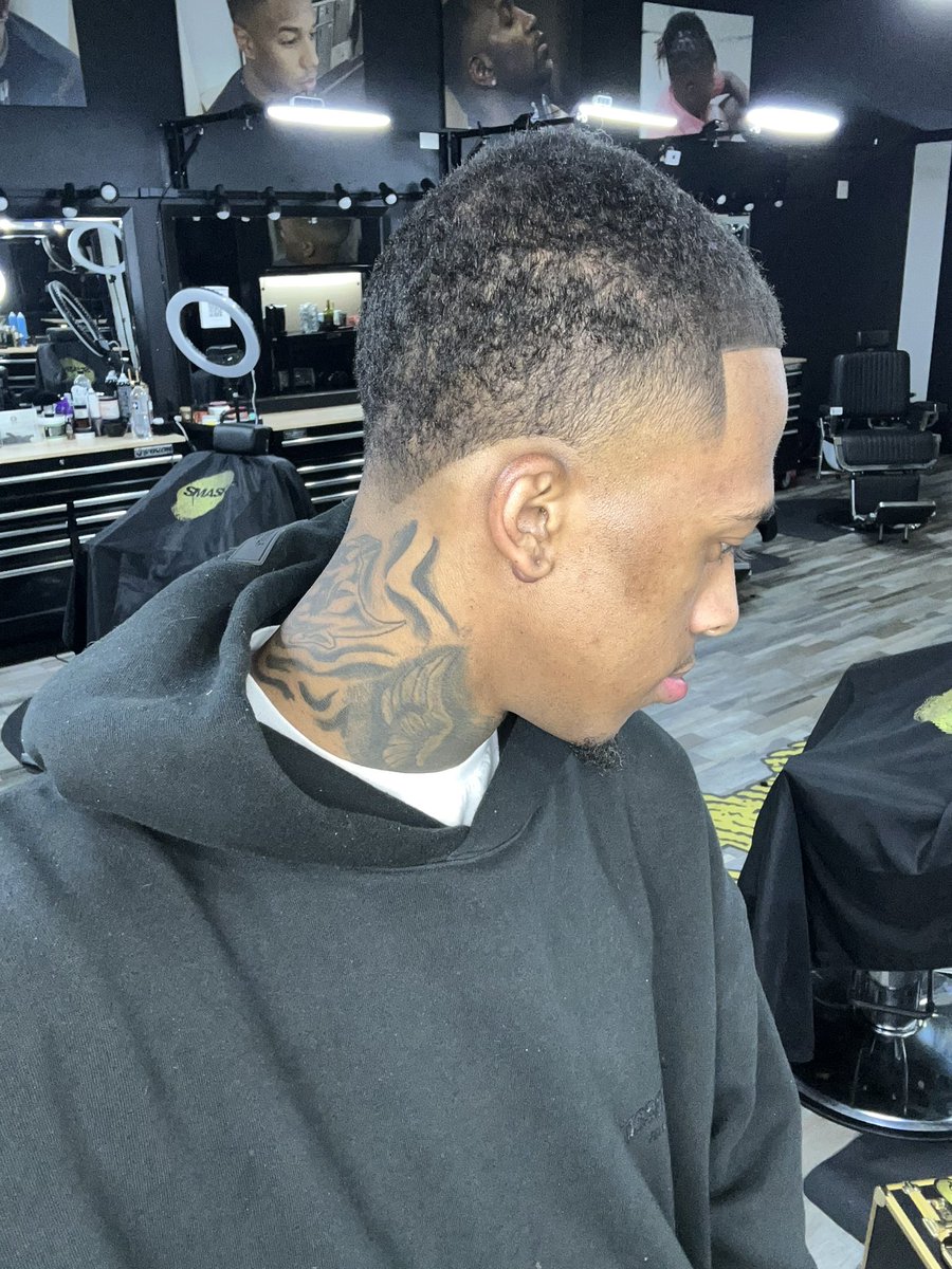 KinggDaryn's tweet photo. I cut my hair 😭🖤 https://t.co/KShc1KBdRF