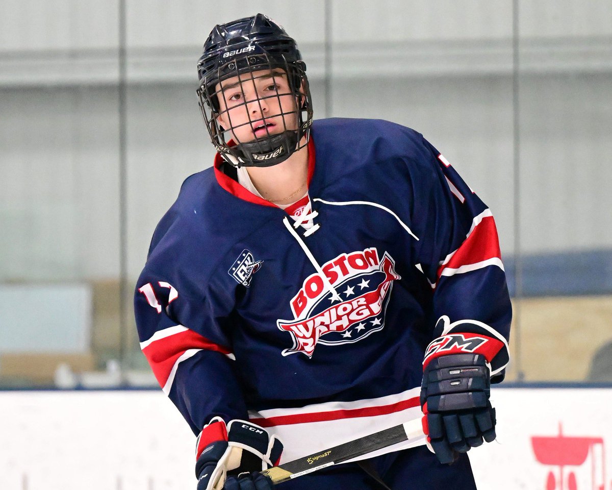 Spencer Sykes enjoyed playing junior hockey in Massachusetts that he’ll stay there for college hockey. The Colorado Springs native recently committed to @NCAAIceHockey D-III @UMDIceHockey after two seasons with @EHL_Hockey’s @Rangers_EHL. READ MORE HERE: coloradohockey.net/news_article/s…