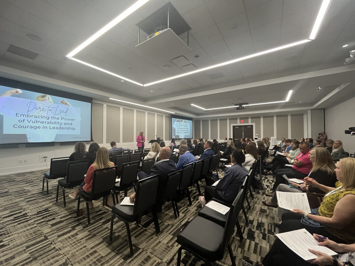 AJansa's tweet image. Great event, @Urbandalechmbr! Congrats on a successful #CIBC with excellent speakers from Dr. Ian A. Roberts (@DMschools) to @joshlinkner and @LisaMBrouwer to @JustAndyBuckley. The @DSMpartnership was proud to support this event benefiting #DSMUSA.
