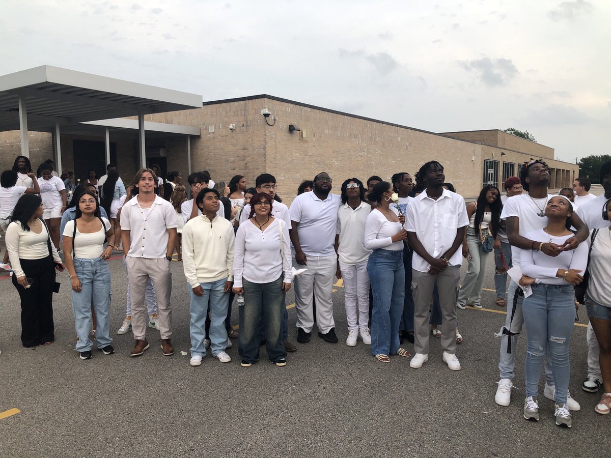 Walter Stewart (@mrwstewart) on Twitter photo Second Annual Senior Sunset <a href="/NimitzHS_AISD/">Nimitz High School</a>! Class of 2024 truly enjoyed the senior event. Second Annual Senior Sunset <a href="/NimitzHS_AISD/">Nimitz High School</a>! Class of 2024 truly enjoyed the senior event.