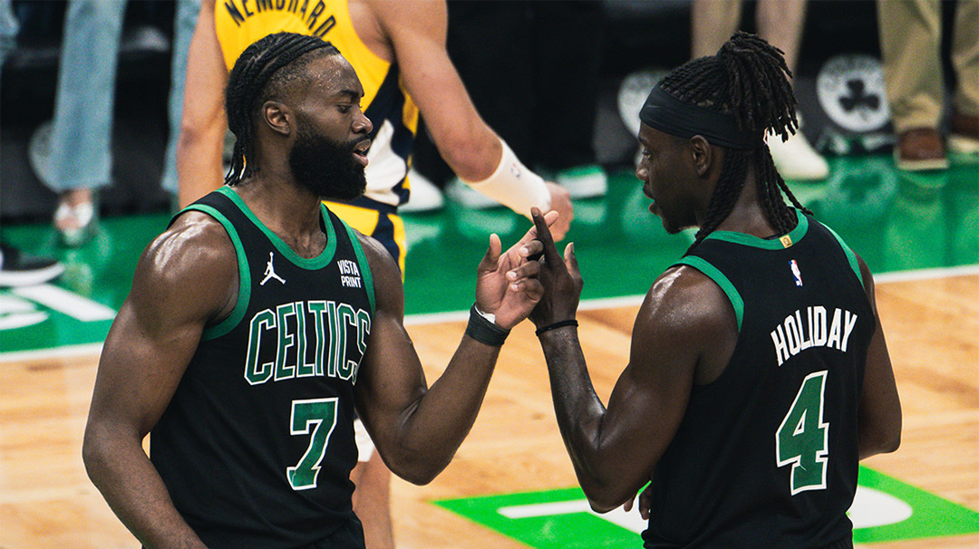 2⃣-0⃣ Celtics-Pacers ! #NBAplayoffs An exceptional Jaylen Brown scoring 40 Points to respond to a great Siakam 28/5/2 (13-17FG). The Celtics were too strong tonight and with that Haliburton went out injured... The #NBAfinals are very close for them☘️ !