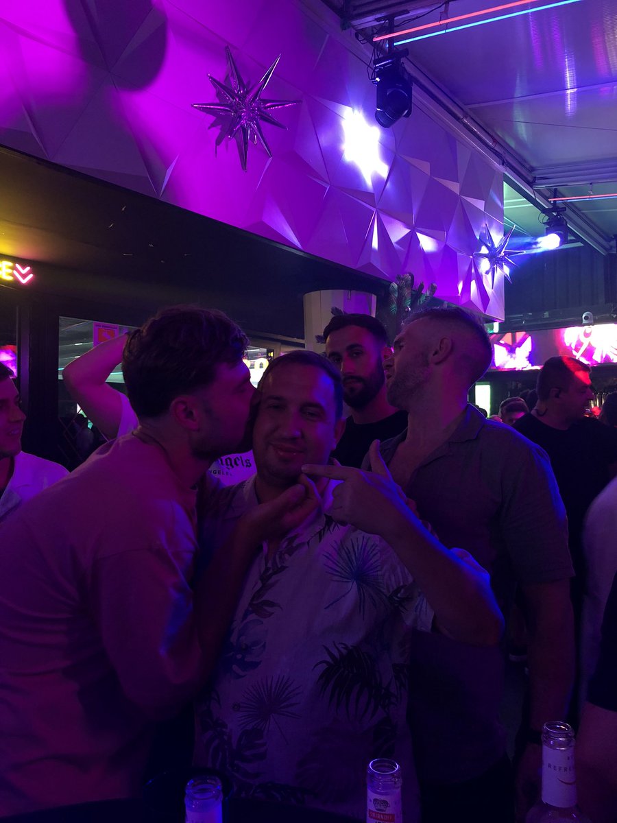 never seen a man so desperate to sign for levy #UTL