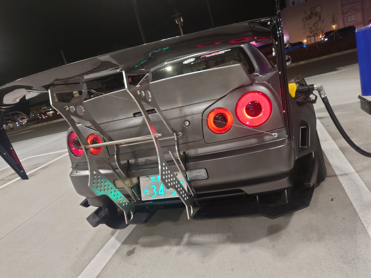 AceSkyline's tweet photo. やっぱ、ガソスタっていいな〜😂
#ガソリンスタンド
#KRC
#R34
#ER34
#krcmodified 
#SKYLINE https://t.co/bpMZb3b1jT