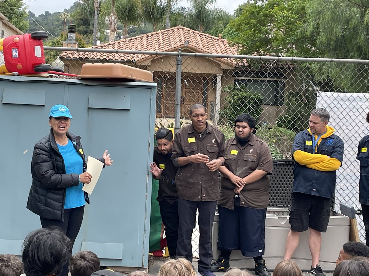 Empowered by the Together We Are Able program, SOEC students have embraced inclusivity throughout the year, celebrating diversity & fostering a sense of belonging. Today, we proudly received a handcrafted Buddy Bench from the Miller Career & Transition Center @InclusionLausd