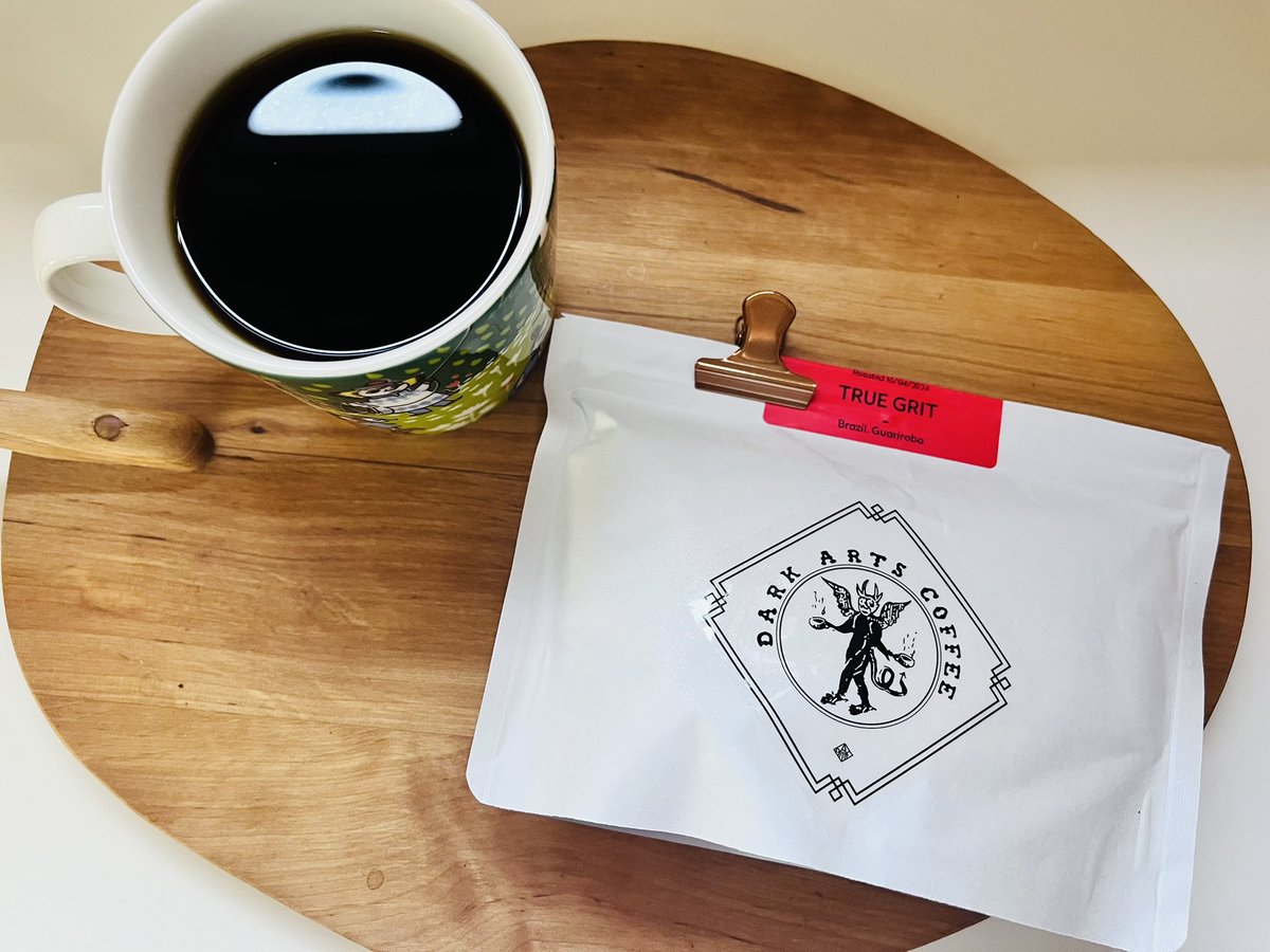 おはようございます

気持ちの良い天気です☀️

DARK ARTS COFFEEさんの
ブラジル🇧🇷をいただきます♬
パッケージば格好良いですが👿乳酸発酵により柔らかな口当たりの優しい美味しいコーヒー☕︎です。

#コーヒーのある暮らし