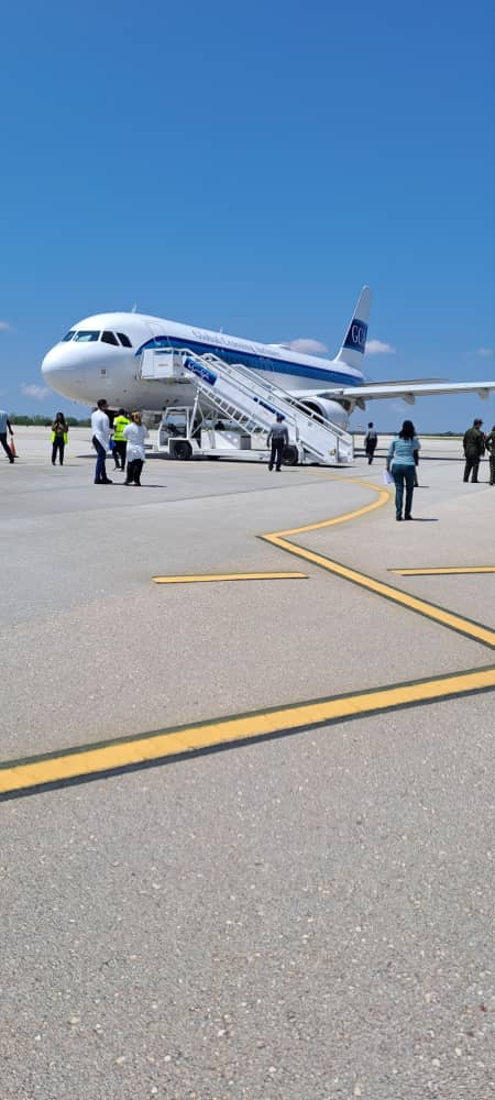 Un vuelo procedente de EE.UU. trajo de regreso a #Cuba este jueves 23 de mayo a 45 migrantes irregulares por el Aeropuerto Internacional José Martí, de La Habana. Con esta operación totalizan 42 devoluciones  con 646 personas desde diferentes países de la región.