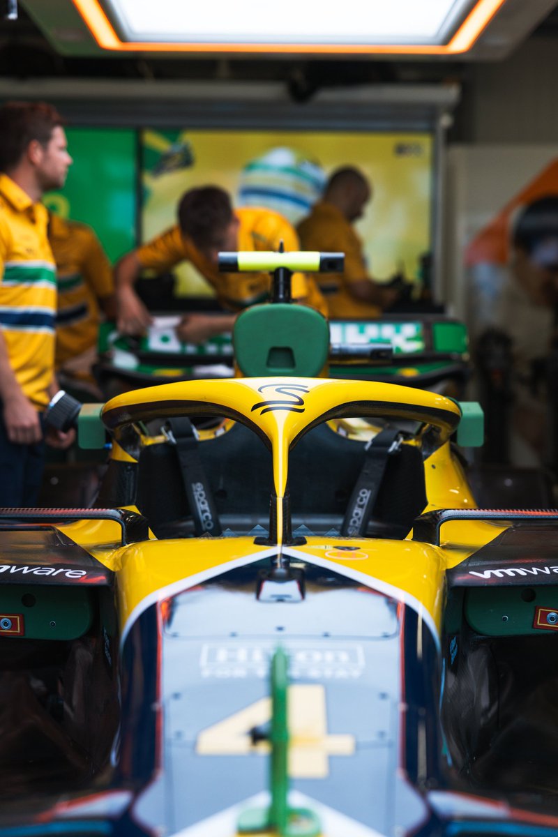 McLarenTeamFan's tweet photo. The S 🙌💚💛

#Senna30 https://t.co/Lk8uD04COq
