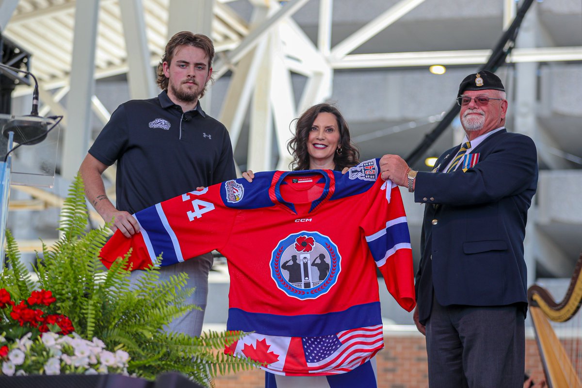 A #MemorialCup tradition.  

As hosts, <a href="/SpiritHockey/">Saginaw Spirit</a> will wear this commemorative jersey in their tournament opener Friday night! 🇨🇦🇺🇸