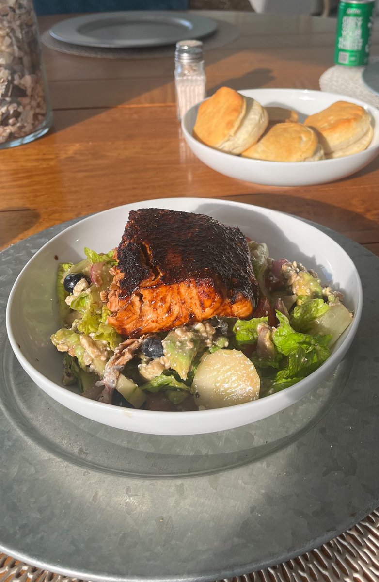 Blackened Salmon Salad and Biscuits 🥑🥒🍅🧅🥬🍣😋
