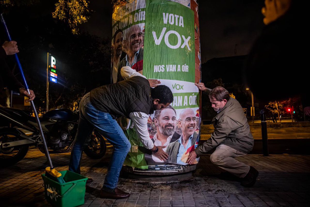 Afrontamos unas elecciones cruciales en las que por primera vez puede haber una mayoría alternativa que rompa la coalición PP-PSOE y cambie el rumbo de las decisiones que han afectado a todos los españoles los últimos años. Lo tenemos claro: #NosVanAOír