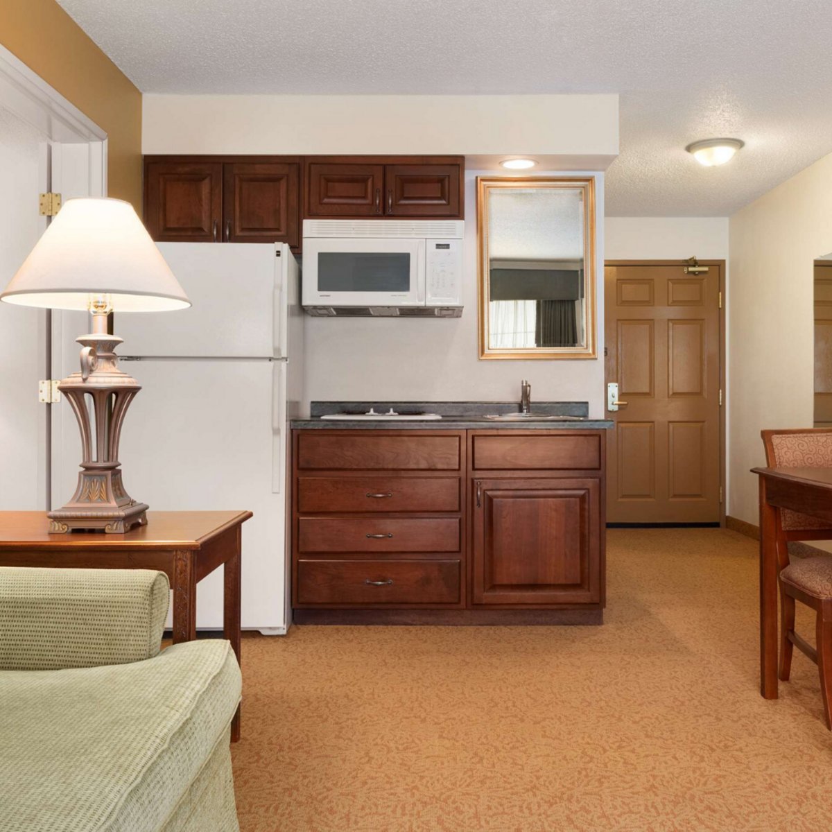 Business travelers often choose an #extendedstay #hotel when in town for #work trips. Our in-room desks, free WiFi, & convenient Business Center are perfect for your travel needs. Book our extended-stay suite & enjoy all the conveniences of home. bit.ly/43QDgGz