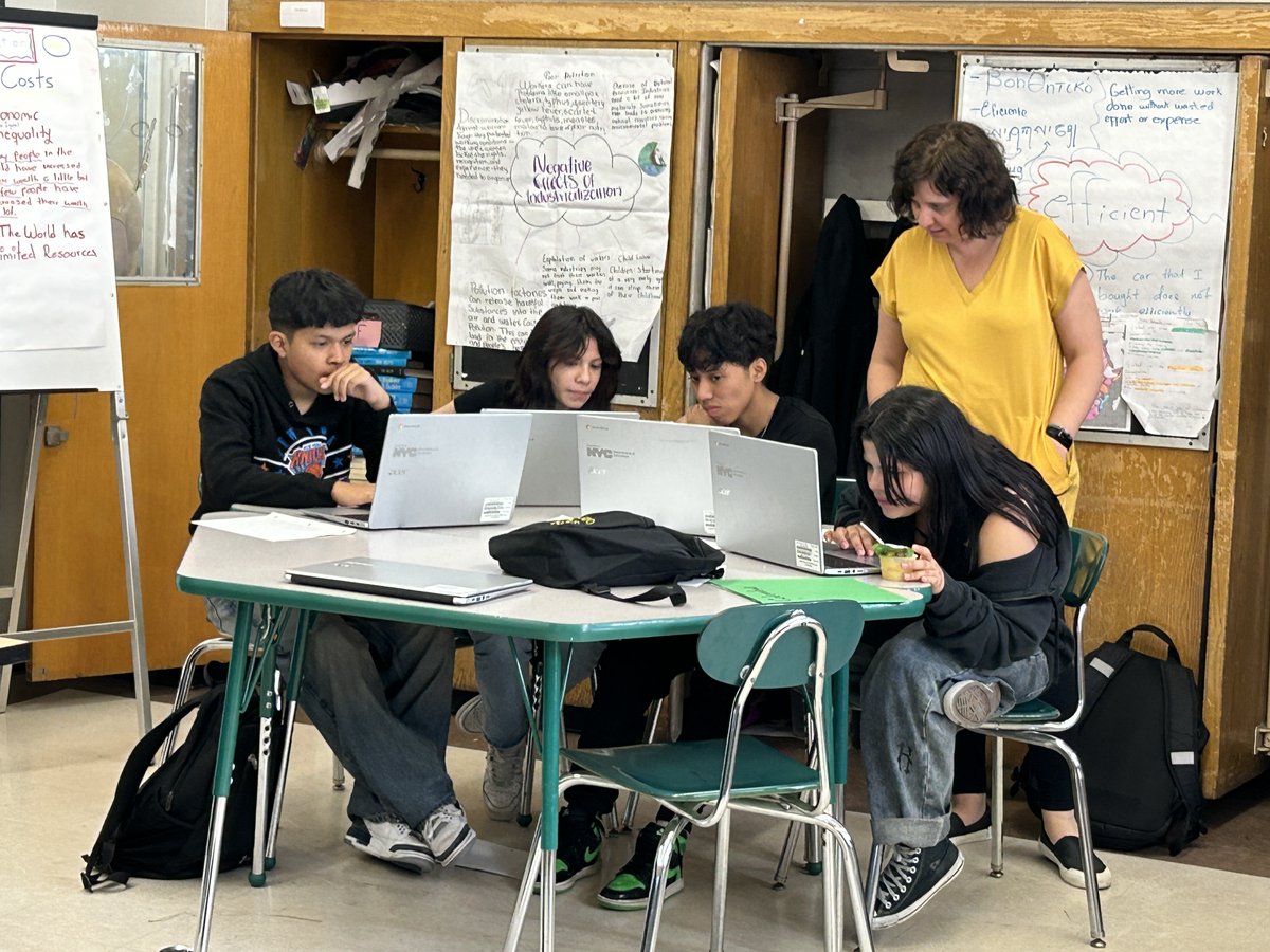 Strike Anywhere Performance Ensemble (@strikeanywhere2) on Twitter photo Teaching-Artist Amy E. Witting wraps a 6-week playwriting residency at Int'l HS for Health Sciences. Immigrant youth penned plays on teen mental health, staged with pros. SA's applied theater boosts language skills since '17.  #AppliedTheater
@nycschools <a href="/IntlsNetwork/">Intls Network</a> <a href="/nycoasp/">NYC Public Schools Arts Office</a> Teaching-Artist Amy E. Witting wraps a 6-week playwriting residency at Int'l HS for Health Sciences. Immigrant youth penned plays on teen mental health, staged with pros. SA's applied theater boosts language skills since '17.  #AppliedTheater
@nycschools <a href="/IntlsNetwork/">Intls Network</a> <a href="/nycoasp/">NYC Public Schools Arts Office</a>