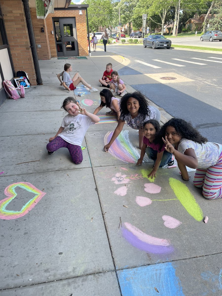 MissProvenzano's tweet photo. SW Student Council hosted their 3rd annual Chalk Your Walk fundraiser yesterday. They raised over $800 for the Ronald McDonald House for Advocate Children’s Hospital in Oak Lawn! 💛☀️🎨 https://t.co/e0fBzdXegu