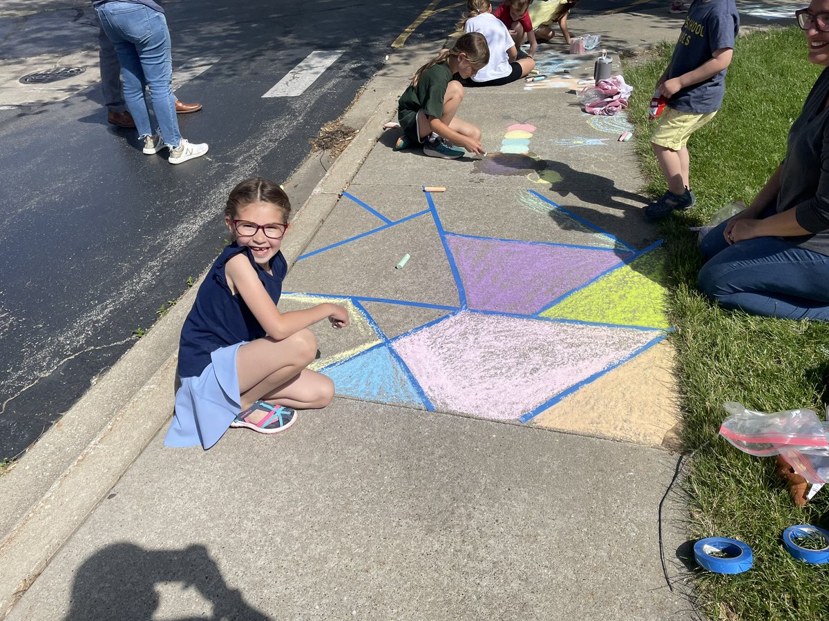 MissProvenzano's tweet photo. SW Student Council hosted their 3rd annual Chalk Your Walk fundraiser yesterday. They raised over $800 for the Ronald McDonald House for Advocate Children’s Hospital in Oak Lawn! 💛☀️🎨 https://t.co/e0fBzdXegu