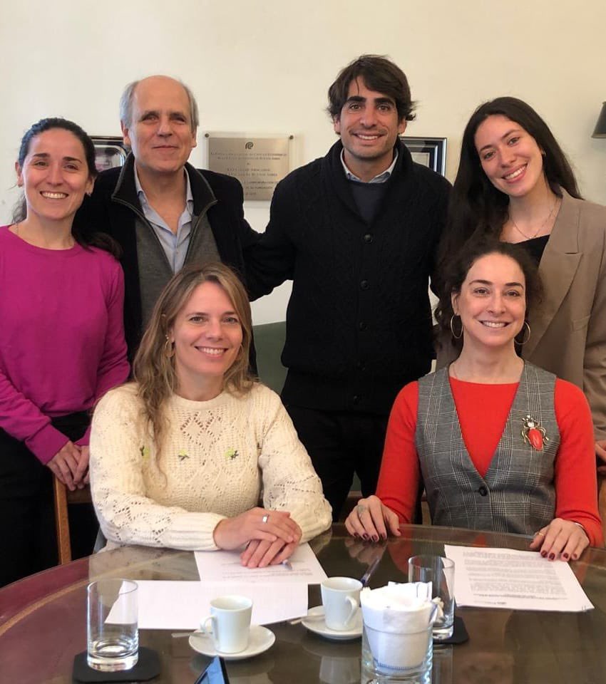 La Red como camino 🫱🏻‍🫲🏽 

Reflejando el espíritu de trabajo conjunto de la Comisión, celebramos junto a Civic house una nueva alianza.