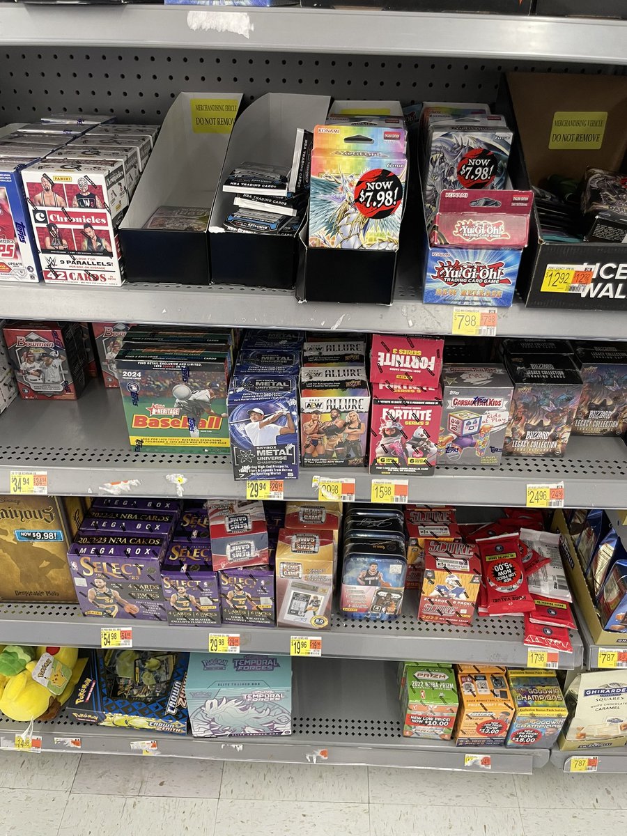 LunarLuck_'s tweet photo. Saw no Optic and with one select hanger this time, what would you have bought on this restock?

#thehobby

@CardPurchaser https://t.co/bwwJmFnlUG