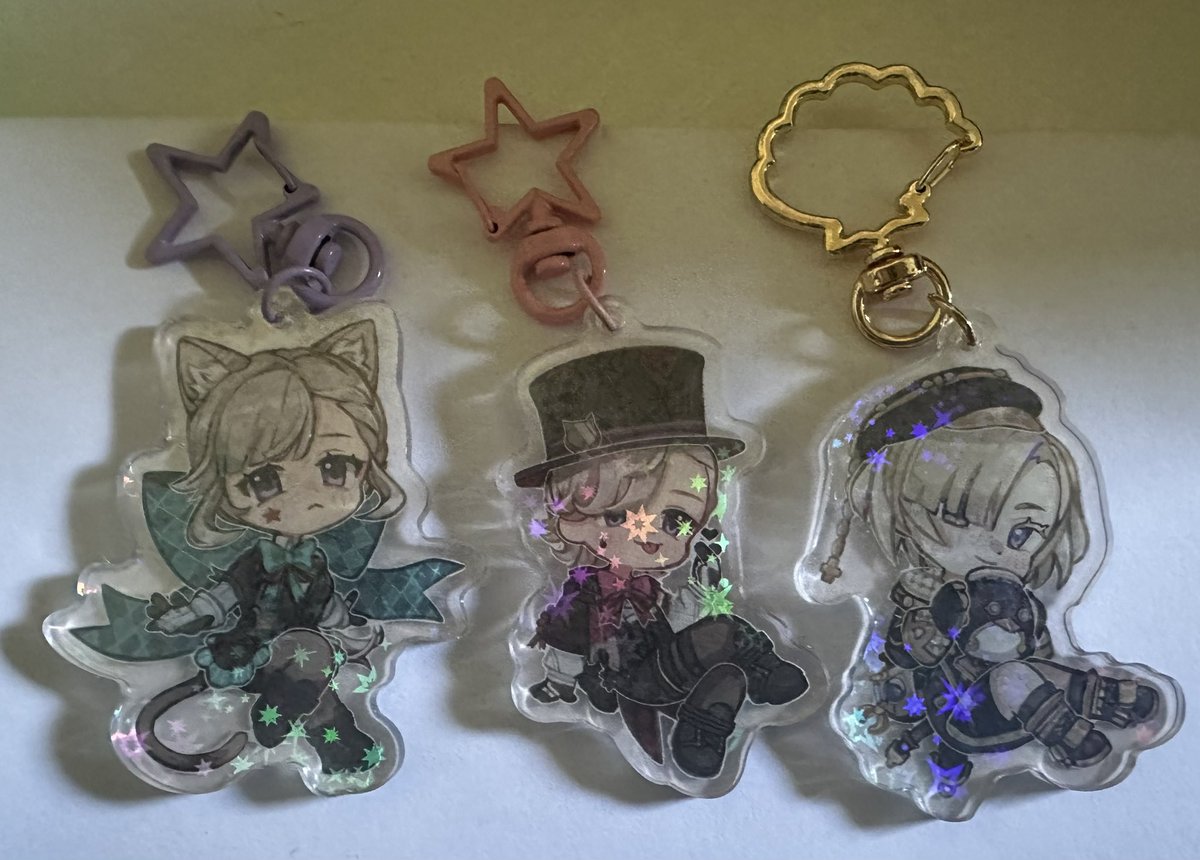 Look at the charms I made! 🩵 my own customs :3