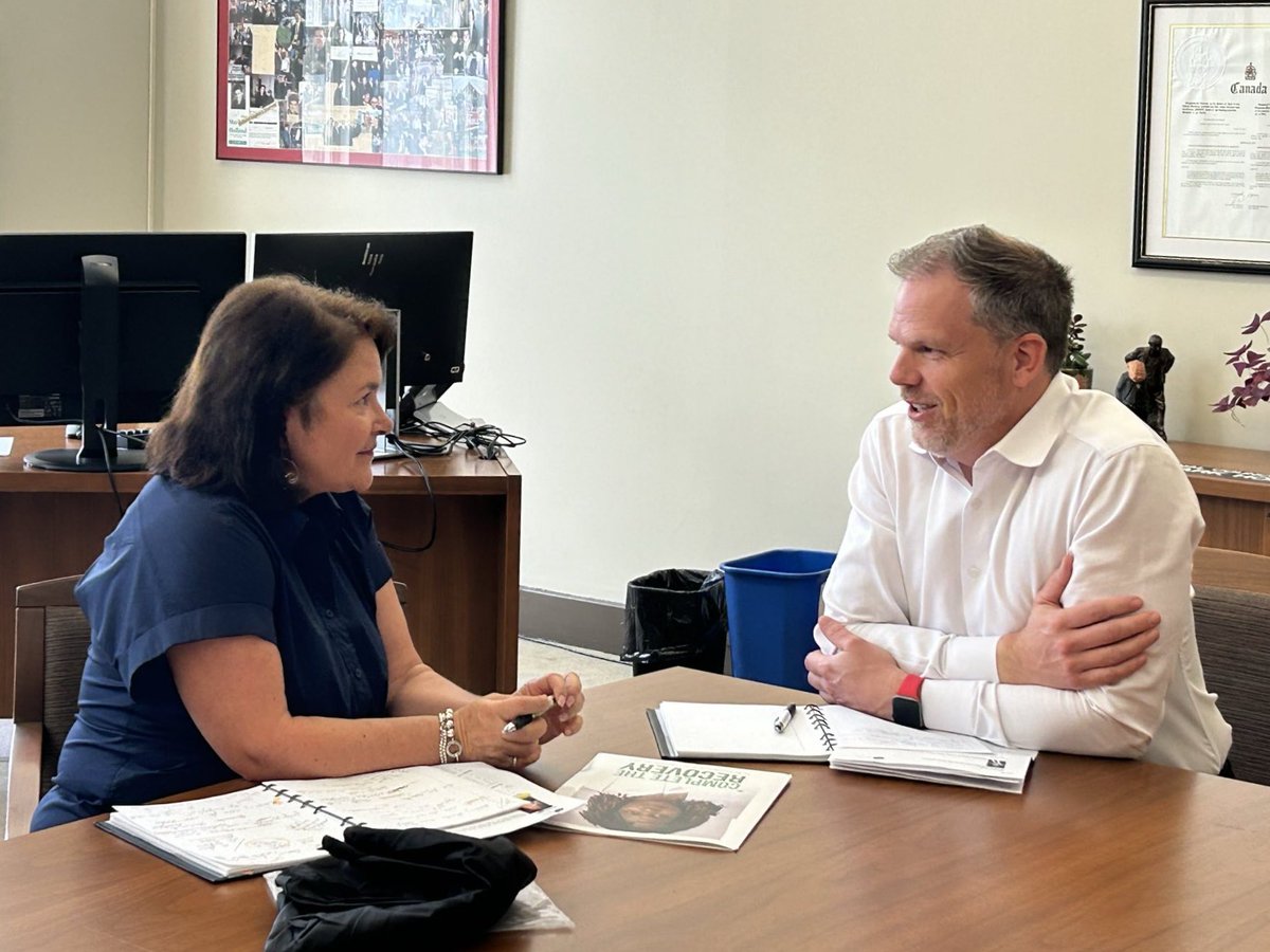 Nurses are the backbone of our health care system, and they need to be supported. A pleasure to meet with President Linda Silas of the @CFNU today to discuss our continued work on improving nurse retention and growing our health workforce.