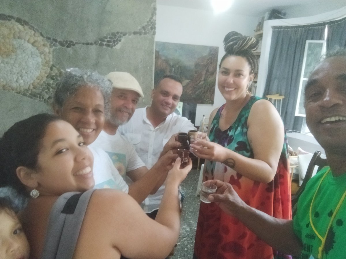 Felicita el Consejo Provincial de las Artes Escénicas Granma en la persona de su presidente Ridiel Roblejo Leyva al Maestro Juan González Fiffe, director de Teatro Andante que hoy está de cumpleaños. 
#ArtesEscénicasGranma
#CulturaGranma 
#ProvinciaGranma 
#Cuba