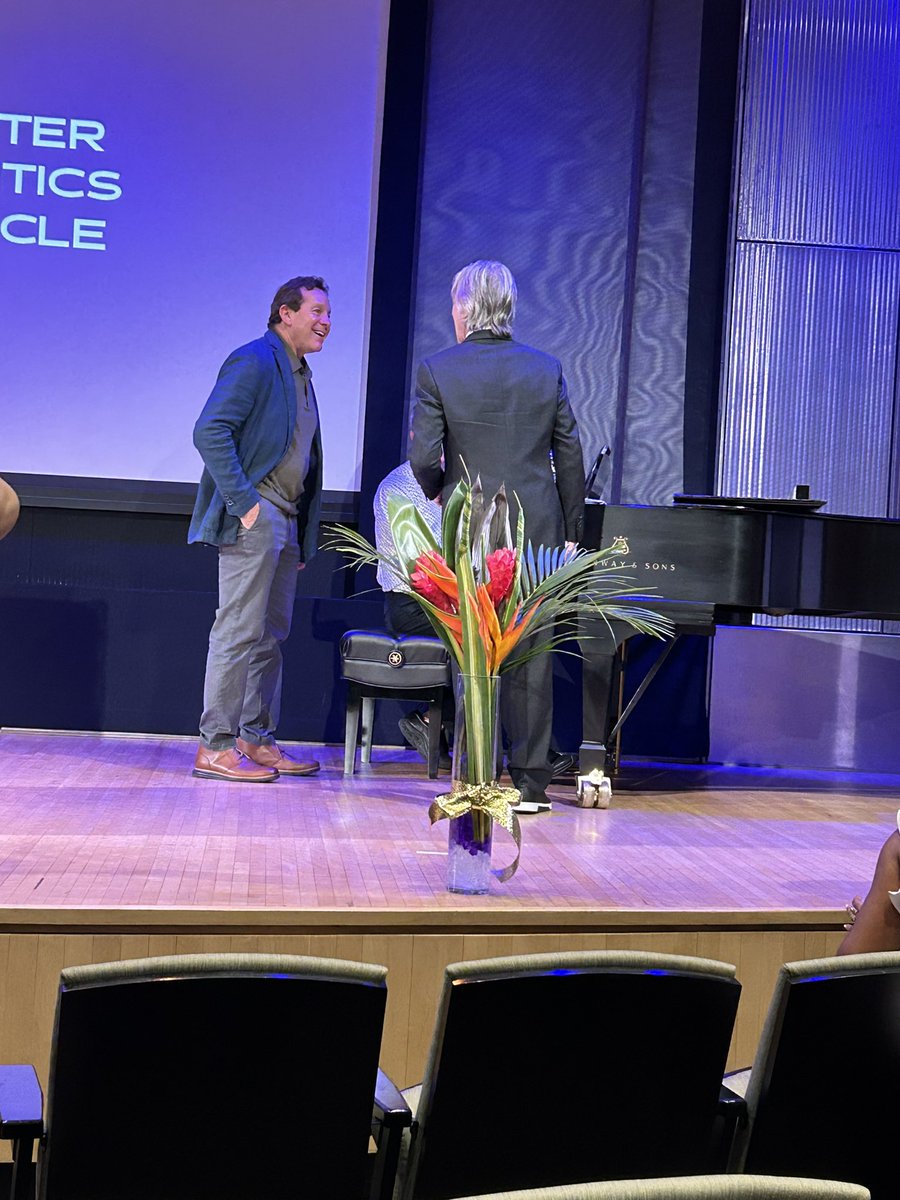 DougDawg13's tweet photo. Got dressed up, saw some celebs, handed out some awards #outercriticscircle #steveguttenberg #jessicalange #awards #nyc @apowerfulbeat https://t.co/KyPKc4dhiY